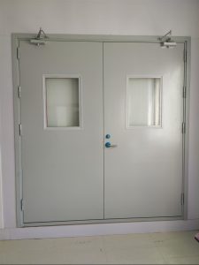 How many centimeters are required to install fire doors from the ground?